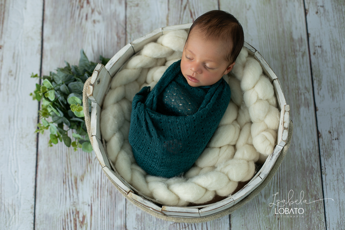 ensaio-newborn-fotografia-de-bebe-recem-nascido-book-de-recem-nascido-fotografa-de-recem-nascido-em-barbacena-alto-rio-doce-capela-nova-cipotanea-senhora-dos-remeidios-carndai-melhor-fototgrafa-de-barbacena-e-regiao-isabela-lobato-estudio-fotografico-bebe