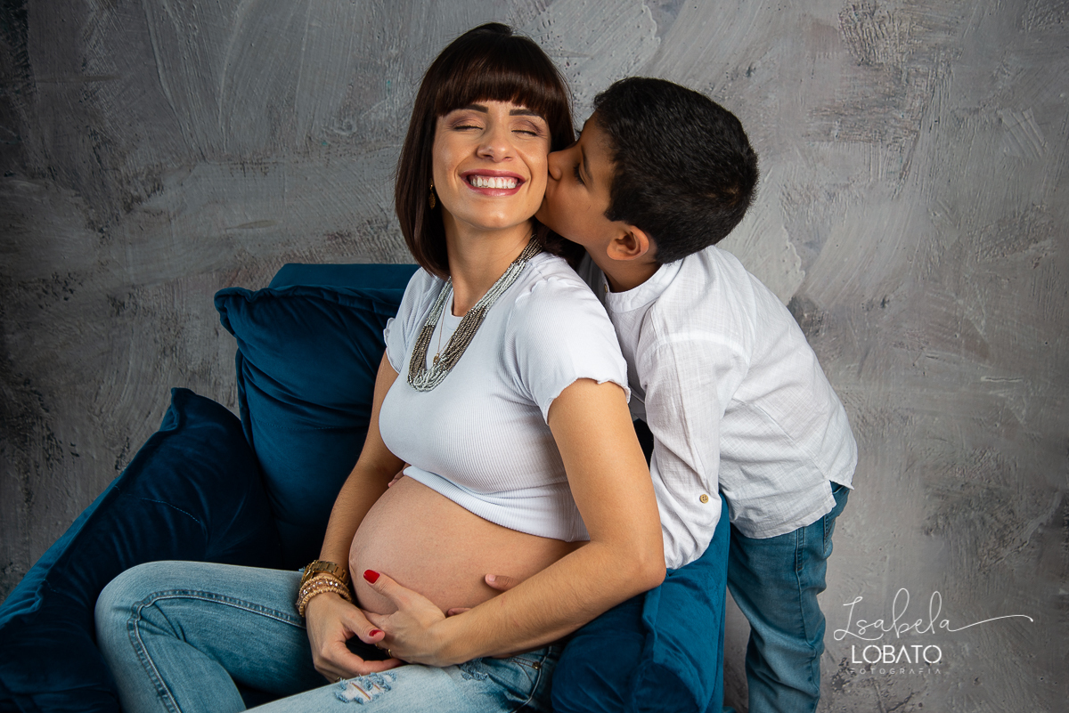 ensaio-fotografico-dia-das-maes-2021-dia-das-maes-2021-amor-de-mae-mundo-azul-filhos-ensaio-mae-e-filhos-mae-&-filho-mii-sessao-dia-das-maes-estudio-fotografico-em-barbacena--melhor-fotografa-de-barbacena-isabela-lobato-fotografia-foto-dia-das-maes-2021