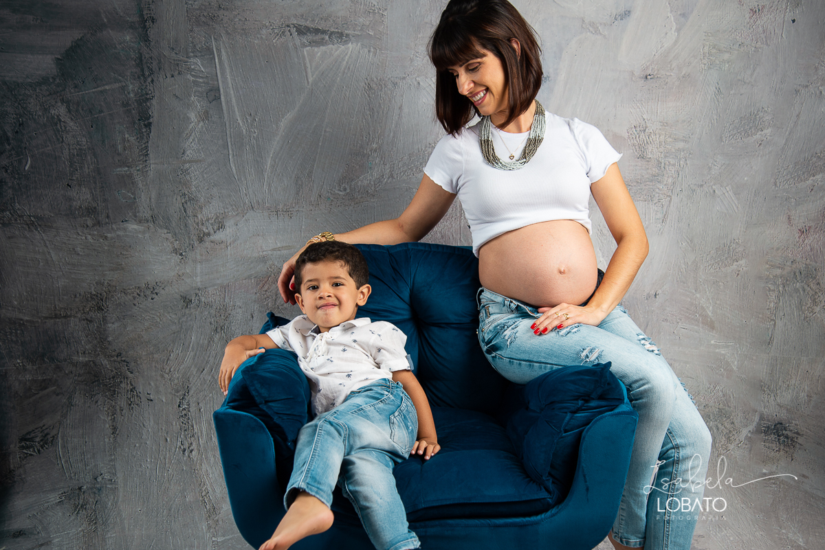 ensaio-fotografico-dia-das-maes-2021-dia-das-maes-2021-amor-de-mae-mundo-azul-filhos-ensaio-mae-e-filhos-mae-&-filho-mii-sessao-dia-das-maes-estudio-fotografico-em-barbacena--melhor-fotografa-de-barbacena-isabela-lobato-fotografia-foto-dia-das-maes-2021