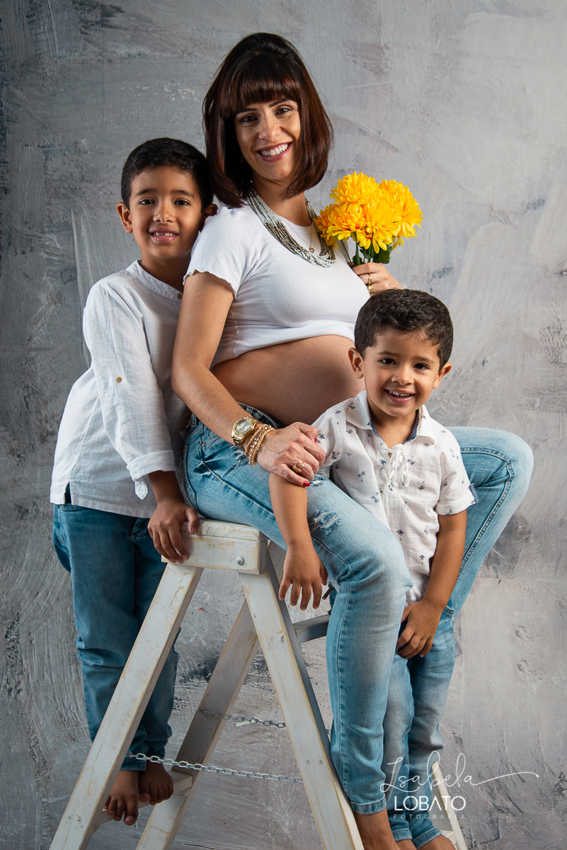 ensaio-fotografico-dia-das-maes-2021-dia-das-maes-2021-amor-de-mae-mundo-azul-filhos-ensaio-mae-e-filhos-mae-&-filho-mii-sessao-dia-das-maes-estudio-fotografico-em-barbacena--melhor-fotografa-de-barbacena-isabela-lobato-fotografia-foto-dia-das-maes-2021