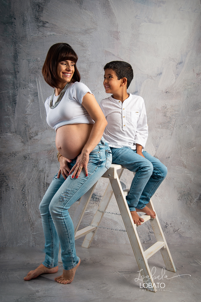 ensaio-fotografico-dia-das-maes-2021-dia-das-maes-2021-amor-de-mae-mundo-azul-filhos-ensaio-mae-e-filhos-mae-&-filho-mii-sessao-dia-das-maes-estudio-fotografico-em-barbacena--melhor-fotografa-de-barbacena-isabela-lobato-fotografia-foto-dia-das-maes-2021