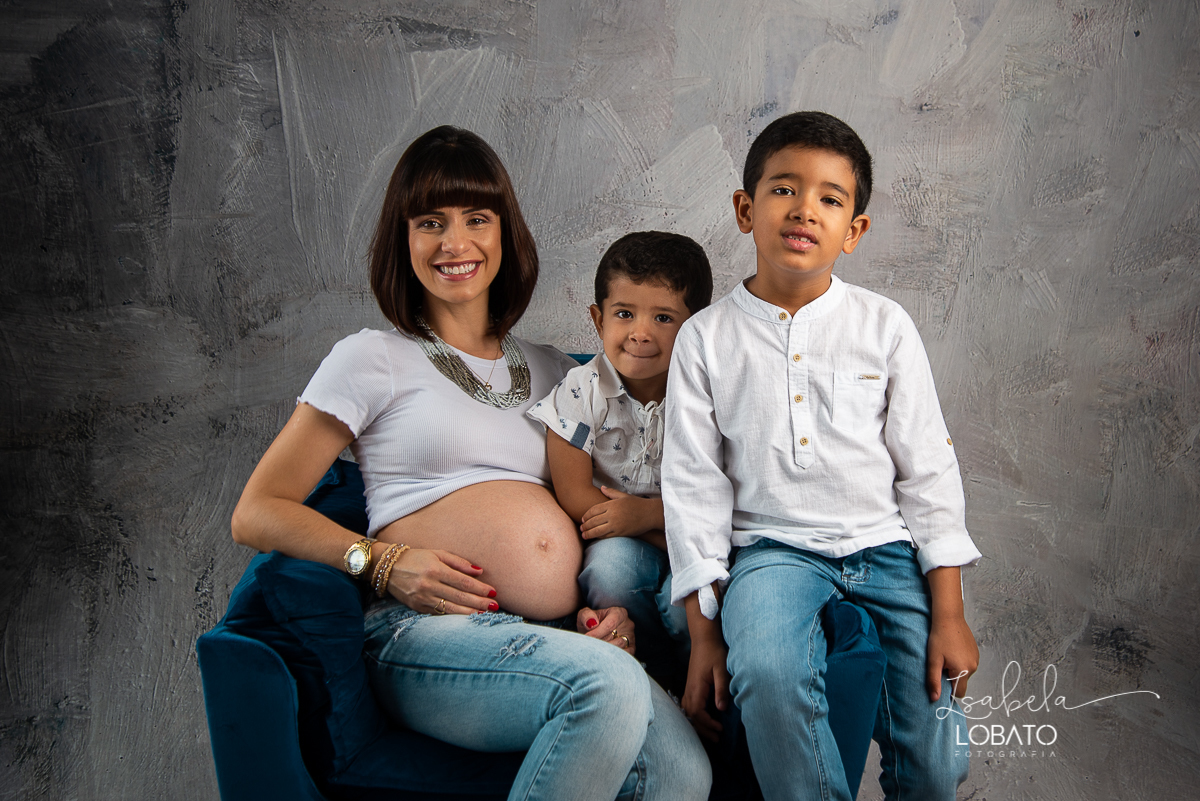 ensaio-fotografico-dia-das-maes-2021-dia-das-maes-2021-amor-de-mae-mundo-azul-filhos-ensaio-mae-e-filhos-mae-&-filho-mii-sessao-dia-das-maes-estudio-fotografico-em-barbacena--melhor-fotografa-de-barbacena-isabela-lobato-fotografia-foto-dia-das-maes-2021