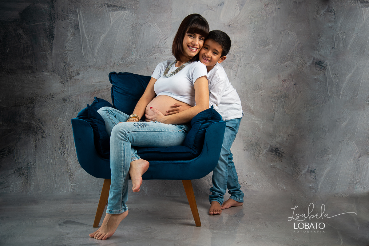 ensaio-fotografico-dia-das-maes-2021-dia-das-maes-2021-amor-de-mae-mundo-azul-filhos-ensaio-mae-e-filhos-mae-&-filho-mii-sessao-dia-das-maes-estudio-fotografico-em-barbacena--melhor-fotografa-de-barbacena-isabela-lobato-fotografia-foto-dia-das-maes-2021