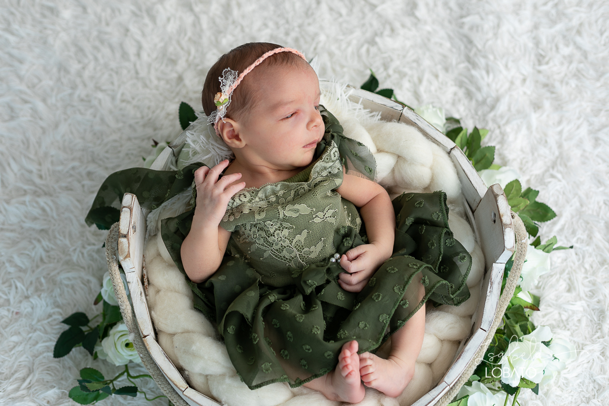 ensaio-newborn-fotografia-de-bebe-recem-nascido-book-de-recem-nascido-fotografa-de-recem-nascido-em-barbacena-alto-rio-doce-capela-nova-cipotanea-senhora-dos-remeidios-carndai-melhor-fototgrafa-de-barbacena-e-regiao-isabela-lobato-estudio-fotografico-bebe