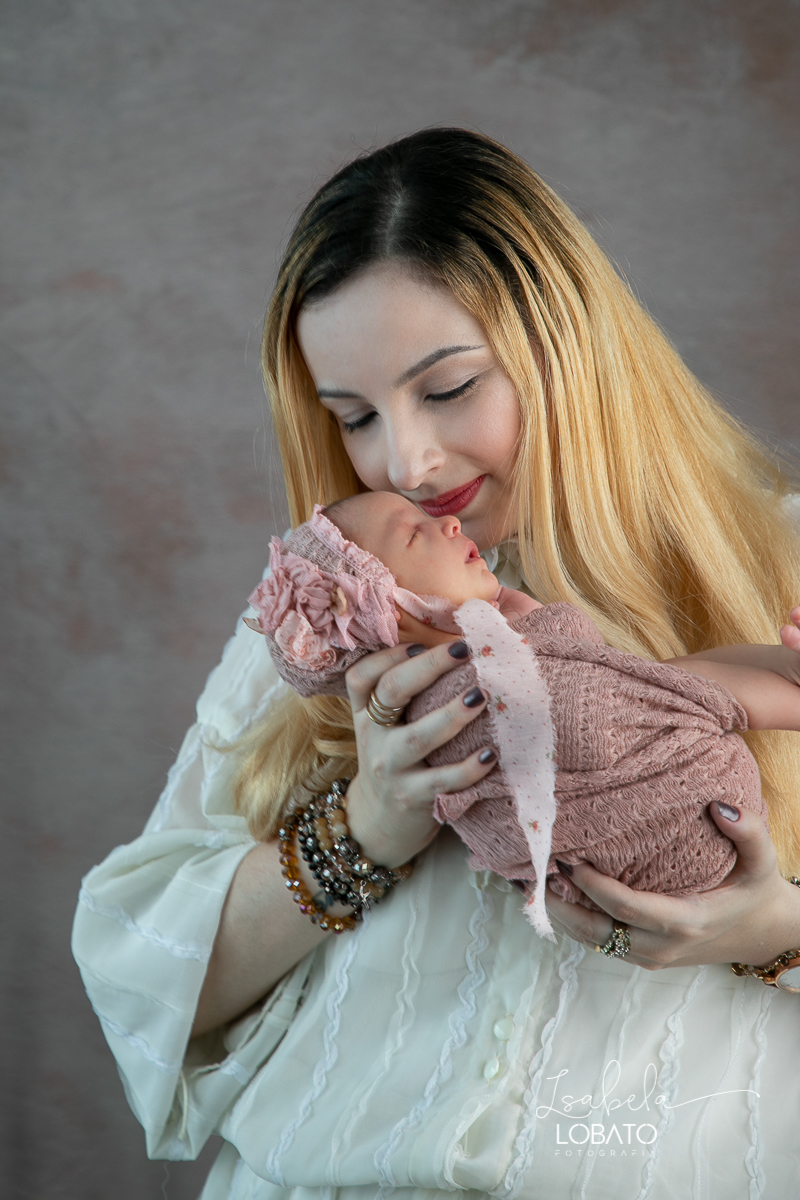 ensaio-newborn-fotografia-de-bebe-recem-nascido-book-de-recem-nascido-fotografa-de-recem-nascido-em-barbacena-alto-rio-doce-capela-nova-cipotanea-senhora-dos-remeidios-carndai-melhor-fototgrafa-de-barbacena-e-regiao-isabela-lobato-estudio-fotografico-bebe