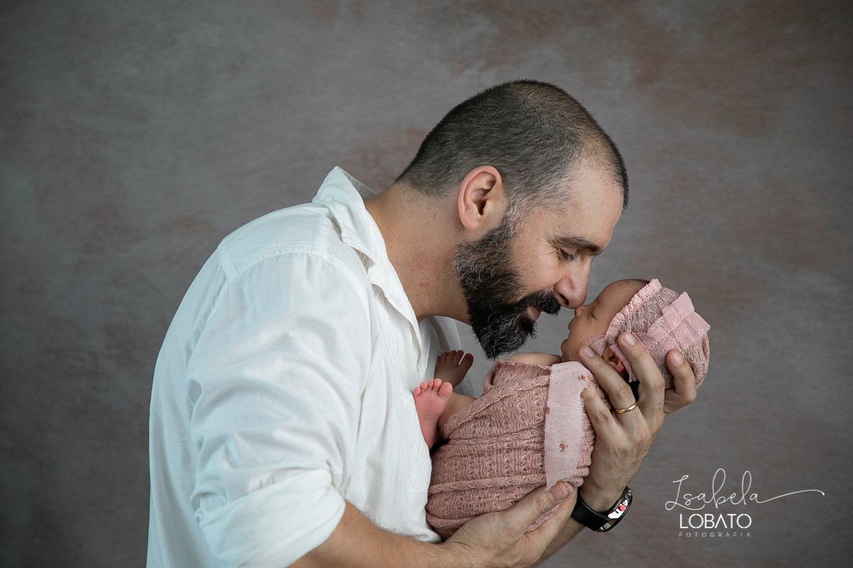 ensaio-newborn-fotografia-de-bebe-recem-nascido-book-de-recem-nascido-fotografa-de-recem-nascido-em-barbacena-alto-rio-doce-capela-nova-cipotanea-senhora-dos-remeidios-carndai-melhor-fototgrafa-de-barbacena-e-regiao-isabela-lobato-estudio-fotografico-bebe