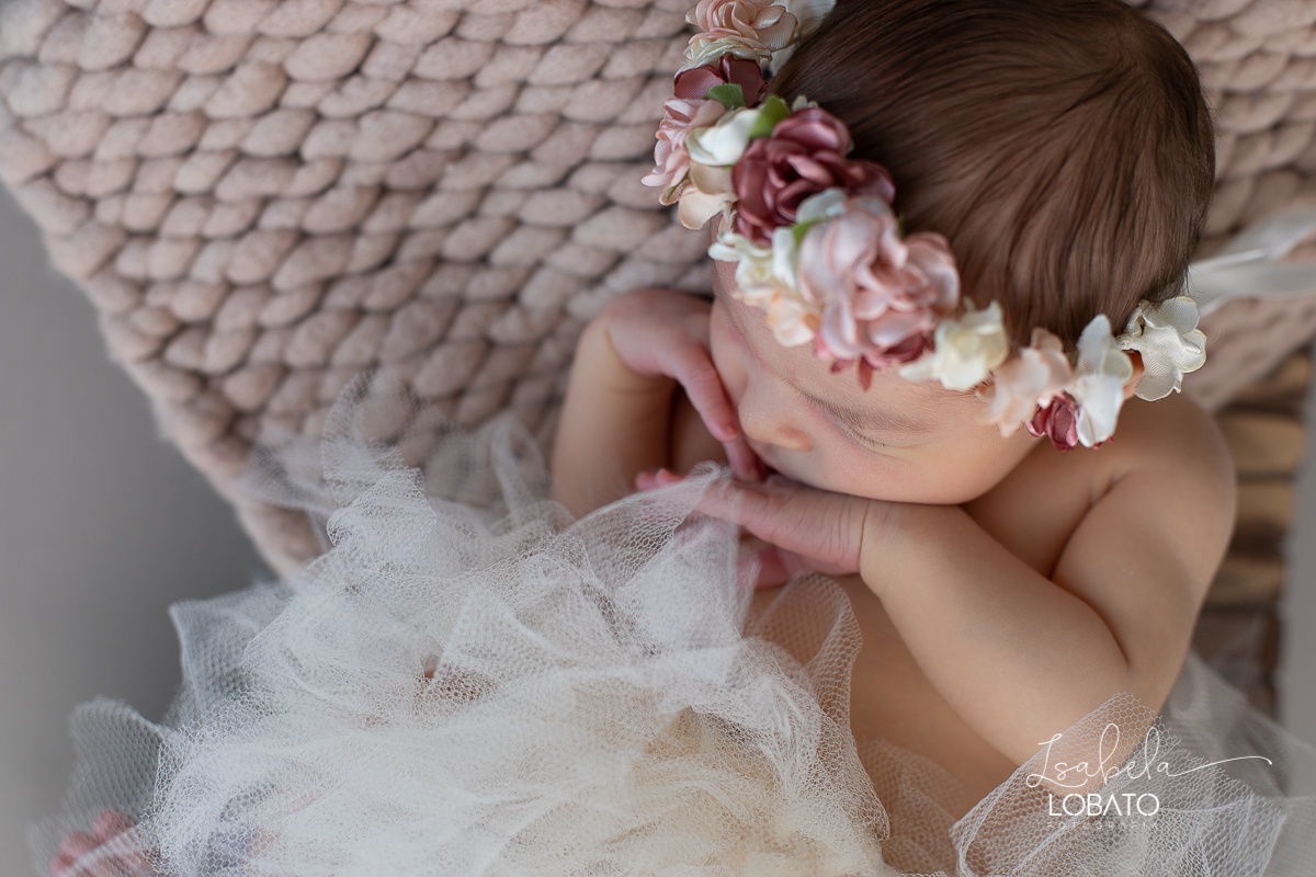 ensaio-newborn-fotografia-de-bebe-recem-nascido-book-de-recem-nascido-fotografa-de-recem-nascido-em-barbacena-alto-rio-doce-capela-nova-cipotanea-senhora-dos-remeidios-carndai-melhor-fototgrafa-de-barbacena-e-regiao-isabela-lobato-estudio-fotografico-bebe