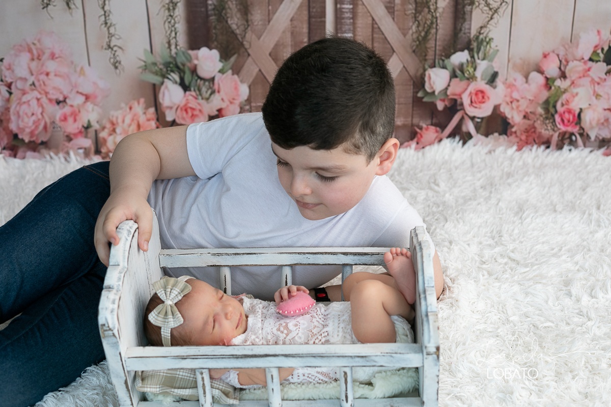 ensaio-newborn-fotografia-de-bebe-recem-nascido-book-de-recem-nascido-fotografa-de-recem-nascido-em-barbacena-alto-rio-doce-capela-nova-cipotanea-senhora-dos-remeidios-carndai-melhor-fototgrafa-de-barbacena-e-regiao-isabela-lobato-estudio-fotografico-bebe