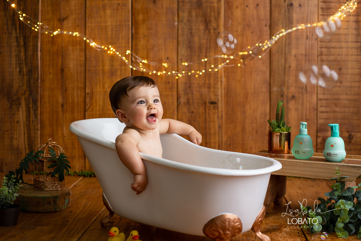 ensaio-a-hora-do-banho-splashy-baby-bebe-na-banheira-banho-de-bebe-fotografa-infantil-book-de-bebe-fases-do-bebe-acompanhamento-fotografico-infantil-fotografa-em-barbacena-antonio-carlos-cipotanea-dores-de-campos-barroso-carandai-estudio-fotografico-em-bq