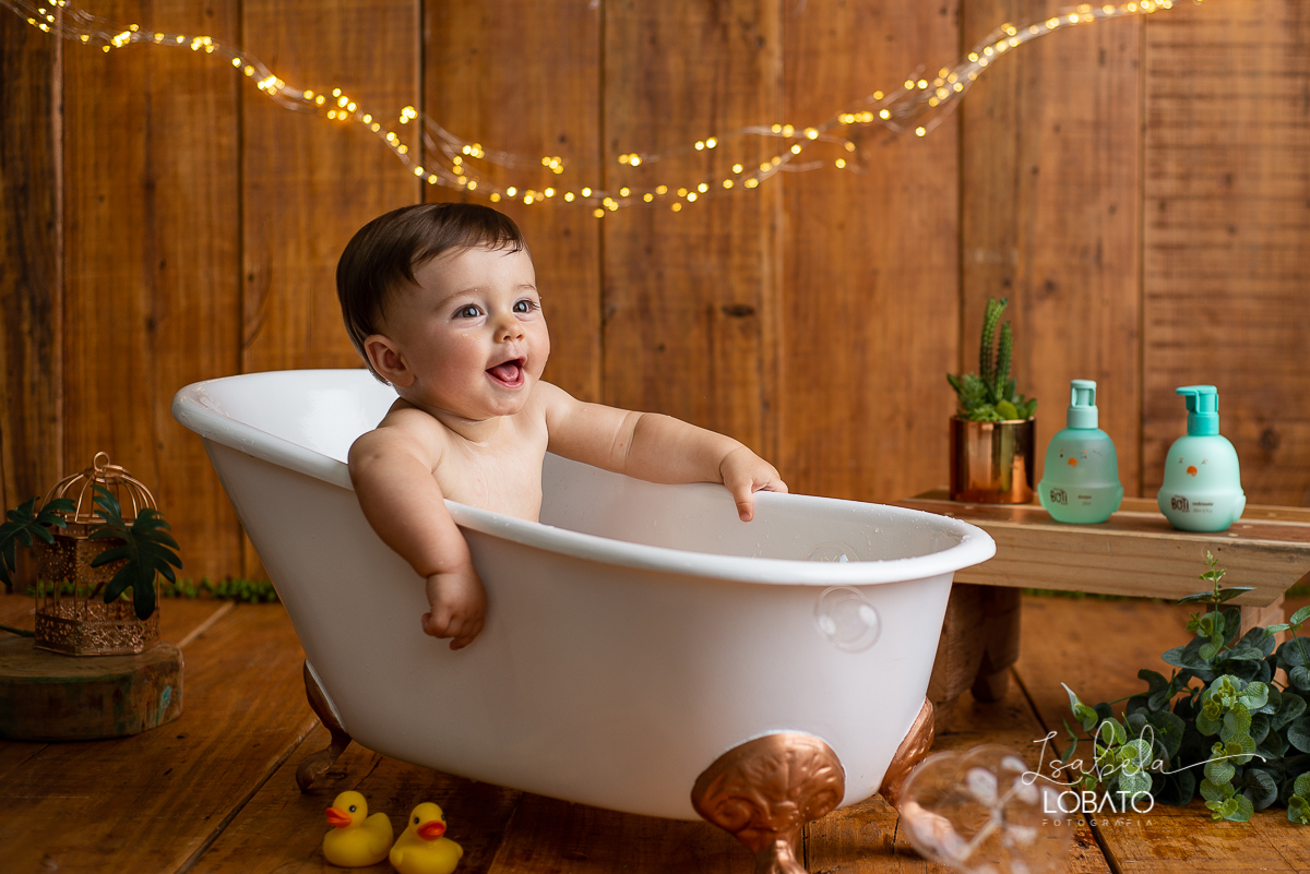 ensaio-a-hora-do-banho-splashy-baby-bebe-na-banheira-banho-de-bebe-fotografa-infantil-book-de-bebe-fases-do-bebe-acompanhamento-fotografico-infantil-fotografa-em-barbacena-antonio-carlos-cipotanea-dores-de-campos-barroso-carandai-estudio-fotografico-em-bq