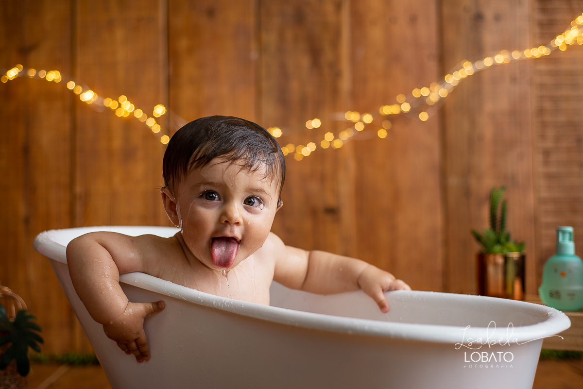 ensaio-a-hora-do-banho-splashy-baby-bebe-na-banheira-banho-de-bebe-fotografa-infantil-book-de-bebe-fases-do-bebe-acompanhamento-fotografico-infantil-fotografa-em-barbacena-antonio-carlos-cipotanea-dores-de-campos-barroso-carandai-estudio-fotografico-em-bq