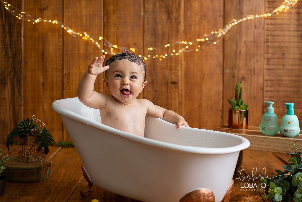 ensaio-a-hora-do-banho-splashy-baby-bebe-na-banheira-banho-de-bebe-fotografa-infantil-book-de-bebe-fases-do-bebe-acompanhamento-fotografico-infantil-fotografa-em-barbacena-antonio-carlos-cipotanea-dores-de-campos-barroso-carandai-estudio-fotografico-em-bq