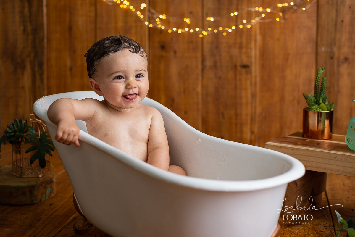 ensaio-a-hora-do-banho-splashy-baby-bebe-na-banheira-banho-de-bebe-fotografa-infantil-book-de-bebe-fases-do-bebe-acompanhamento-fotografico-infantil-fotografa-em-barbacena-antonio-carlos-cipotanea-dores-de-campos-barroso-carandai-estudio-fotografico-em-bq