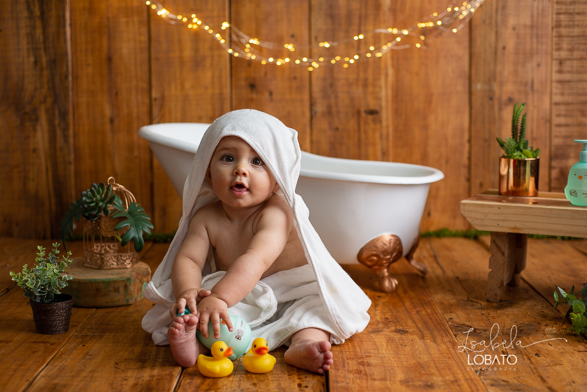 ensaio-a-hora-do-banho-splashy-baby-bebe-na-banheira-banho-de-bebe-fotografa-infantil-book-de-bebe-fases-do-bebe-acompanhamento-fotografico-infantil-fotografa-em-barbacena-antonio-carlos-cipotanea-dores-de-campos-barroso-carandai-estudio-fotografico-em-bq