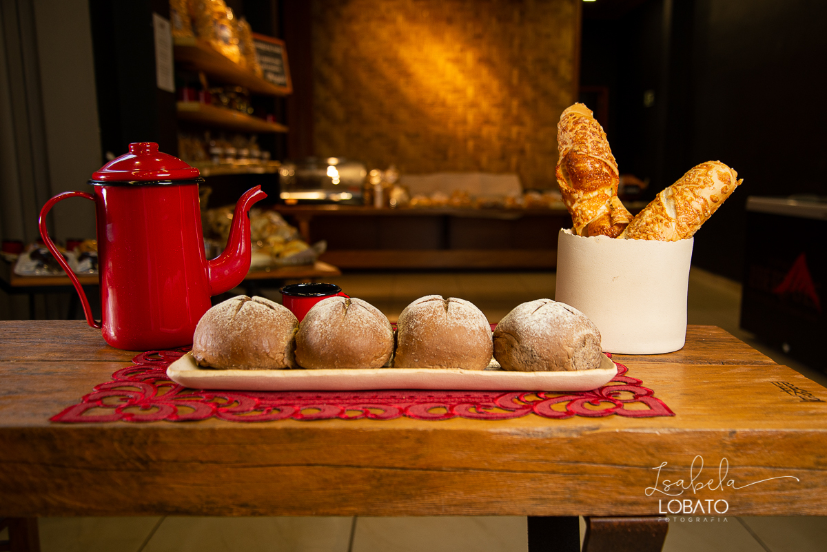 foto-de-padaria-foto-de-pao-frances-pao-de-sal-pao-massa-grossa-emporio-padaria-pao-de-queijo-cafe-bolo-de-chocolate-bolo-de-cenoura-biscoitos-pastel-de-belem-pao-massa-fina-pao-doce-queijo-minas-croassant-cafe-com-leite-foto-de-cafe-foto-d-lanche-gourmet