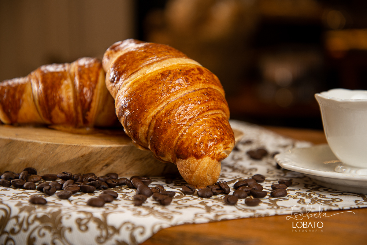 foto-de-padaria-foto-de-pao-frances-pao-de-sal-pao-massa-grossa-emporio-padaria-pao-de-queijo-cafe-bolo-de-chocolate-bolo-de-cenoura-biscoitos-pastel-de-belem-pao-massa-fina-pao-doce-queijo-minas-croassant-cafe-com-leite-foto-de-cafe-foto-d-lanche-gourmet