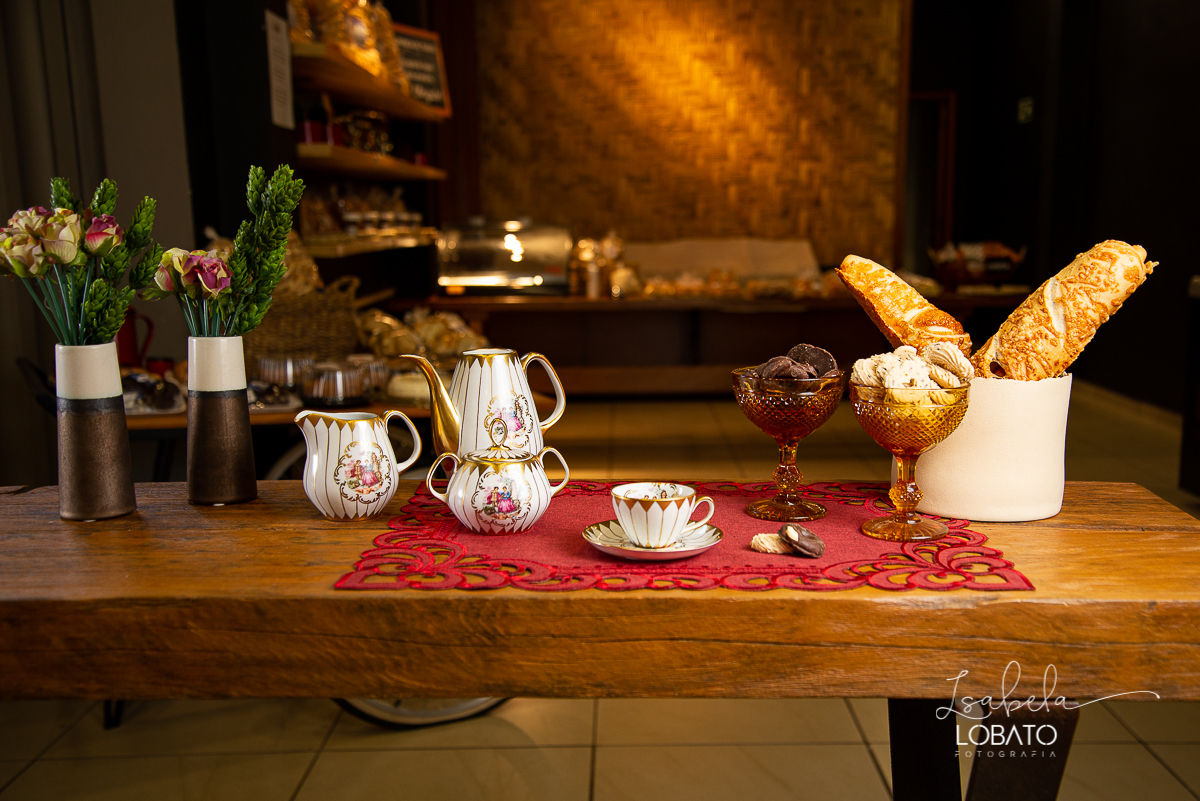 foto-de-padaria-foto-de-pao-frances-pao-de-sal-pao-massa-grossa-emporio-padaria-pao-de-queijo-cafe-bolo-de-chocolate-bolo-de-cenoura-biscoitos-pastel-de-belem-pao-massa-fina-pao-doce-queijo-minas-croassant-cafe-com-leite-foto-de-cafe-foto-d-lanche-gourmet