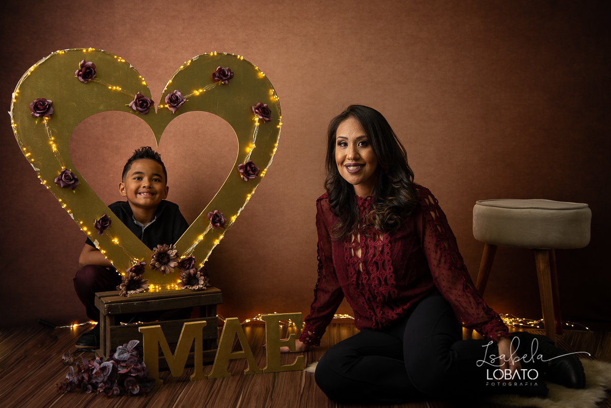 ensaio-fotografico-dia-das-maes-2021-dia-das-maes-2021-amor-de-mae-mundo-azul-filhos-ensaio-mae-e-filhos-mae-&-filho-mii-sessao-dia-das-maes-estudio-fotografico-em-barbacena--melhor-fotografa-de-barbacena-isabela-lobato-fotografia-foto-dia-das-maes-2021