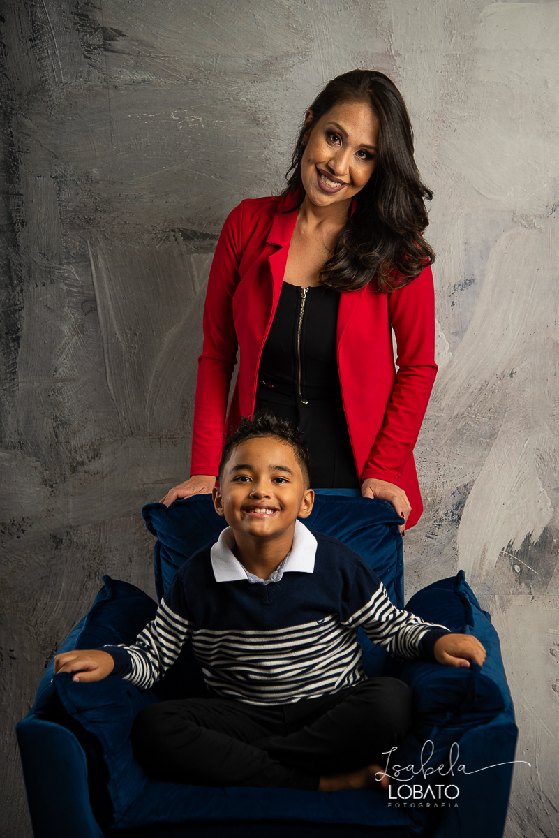 ensaio-fotografico-dia-das-maes-2021-dia-das-maes-2021-amor-de-mae-mundo-azul-filhos-ensaio-mae-e-filhos-mae-&-filho-mii-sessao-dia-das-maes-estudio-fotografico-em-barbacena--melhor-fotografa-de-barbacena-isabela-lobato-fotografia-foto-dia-das-maes-2021