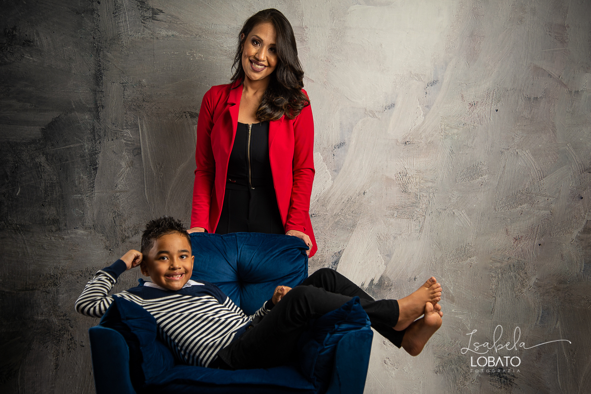 ensaio-fotografico-dia-das-maes-2021-dia-das-maes-2021-amor-de-mae-mundo-azul-filhos-ensaio-mae-e-filhos-mae-&-filho-mii-sessao-dia-das-maes-estudio-fotografico-em-barbacena--melhor-fotografa-de-barbacena-isabela-lobato-fotografia-foto-dia-das-maes-2021