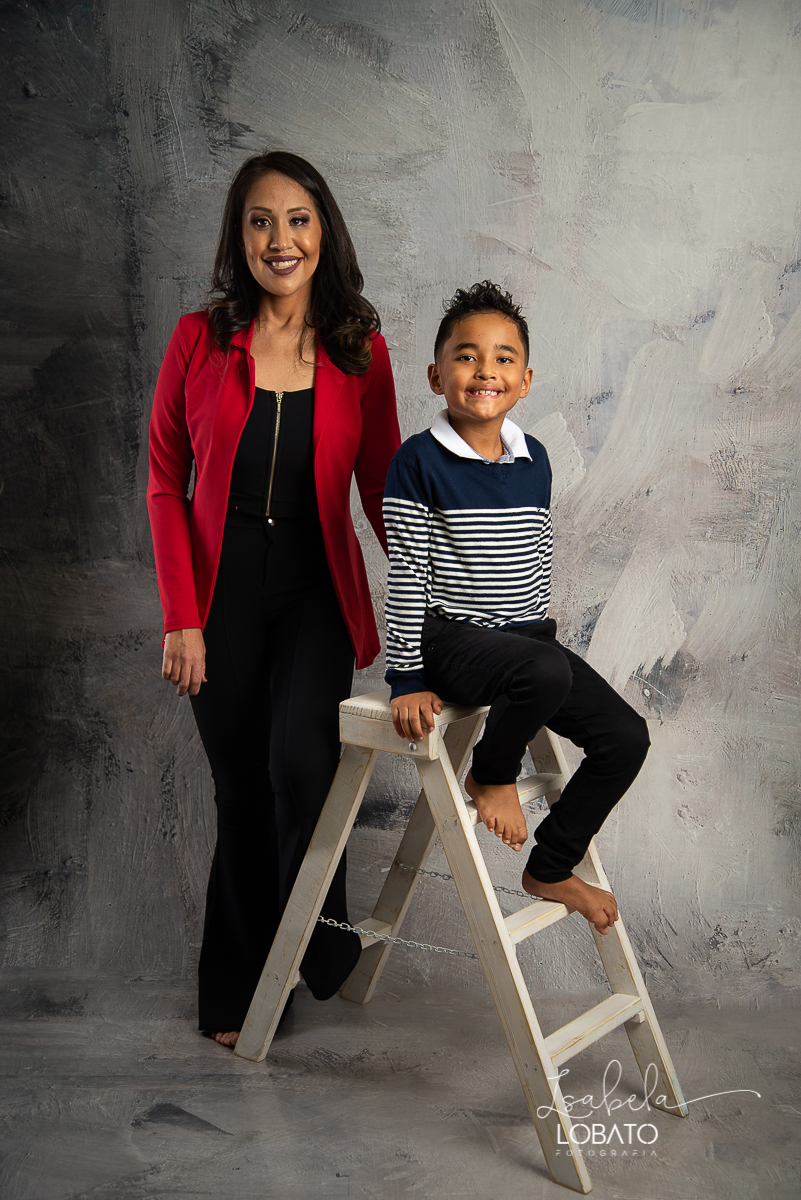 ensaio-fotografico-dia-das-maes-2021-dia-das-maes-2021-amor-de-mae-mundo-azul-filhos-ensaio-mae-e-filhos-mae-&-filho-mii-sessao-dia-das-maes-estudio-fotografico-em-barbacena--melhor-fotografa-de-barbacena-isabela-lobato-fotografia-foto-dia-das-maes-2021