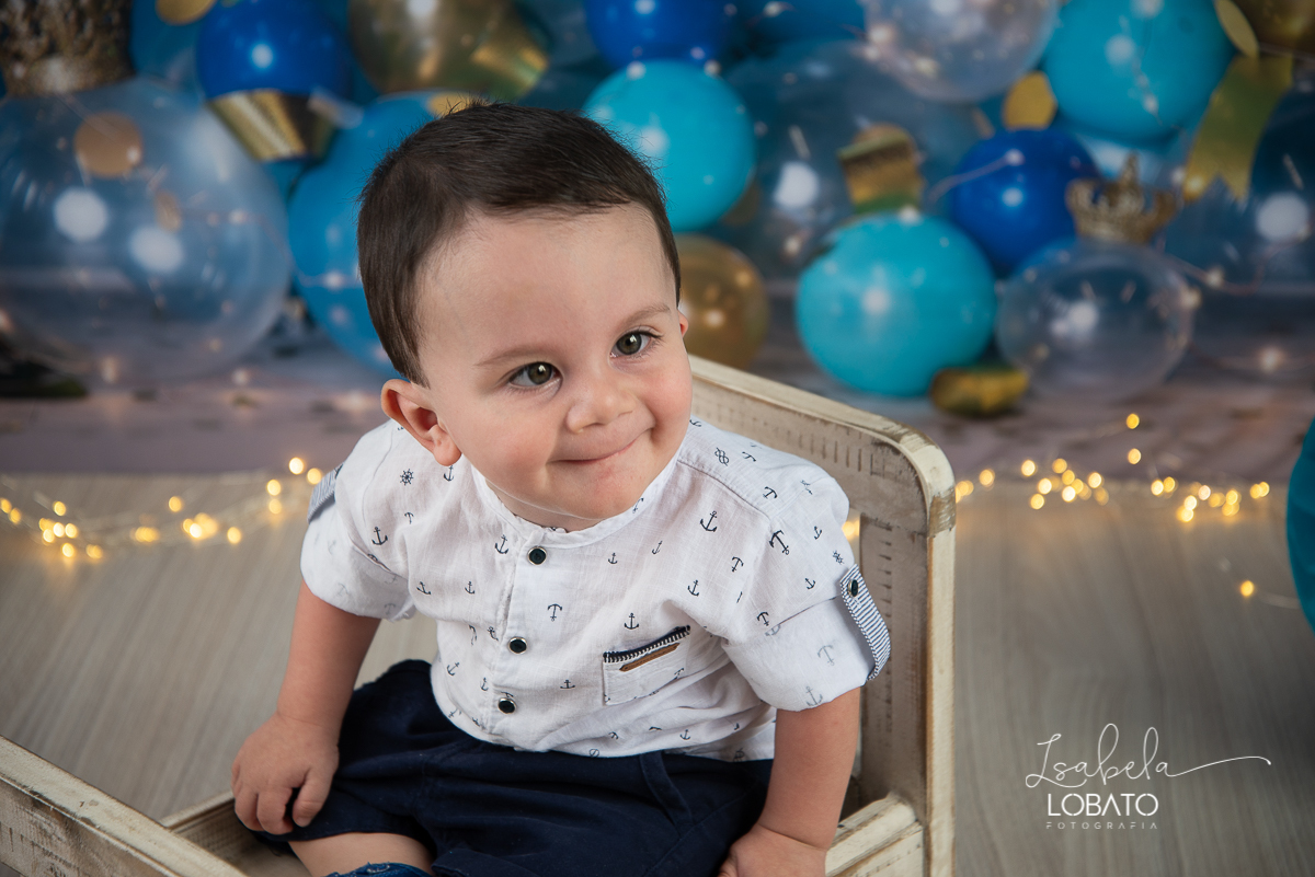 smash-the-cake-fotografia-de-crianca-fotografa-infantil-em-barbacena-melhor-fotografa-de-criancas-em-barbacena-isabela-lobato-estudio-fotografico-acompanhamento-fotografico-de-bebes-a-hora-do-bolo-esmagando-o-bolo-newborn-book-infantil-barbacena-mg