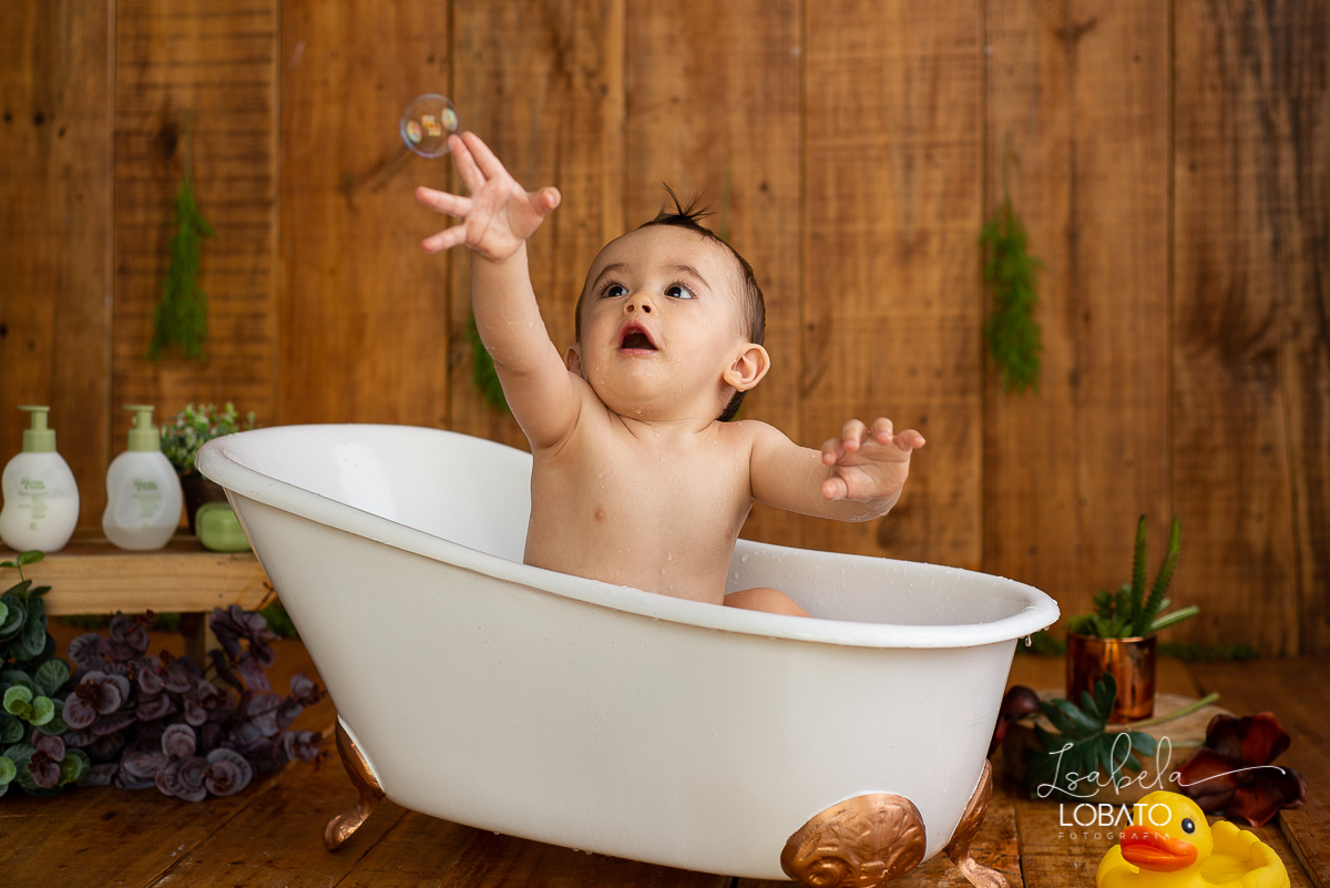 ensaio-a-hora-do-banho-splashy-baby-bebe-na-banheira-banho-de-bebe-fotografa-infantil-book-de-bebe-fases-do-bebe-acompanhamento-fotografico-infantil-fotografa-em-barbacena-antonio-carlos-cipotanea-dores-de-campos-barroso-carandai-estudio-fotografico-em-bq