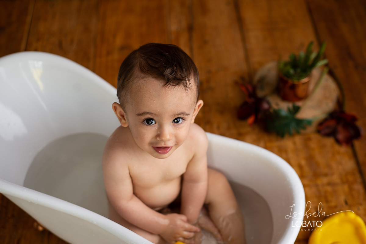 ensaio-a-hora-do-banho-splashy-baby-bebe-na-banheira-banho-de-bebe-fotografa-infantil-book-de-bebe-fases-do-bebe-acompanhamento-fotografico-infantil-fotografa-em-barbacena-antonio-carlos-cipotanea-dores-de-campos-barroso-carandai-estudio-fotografico-em-bq