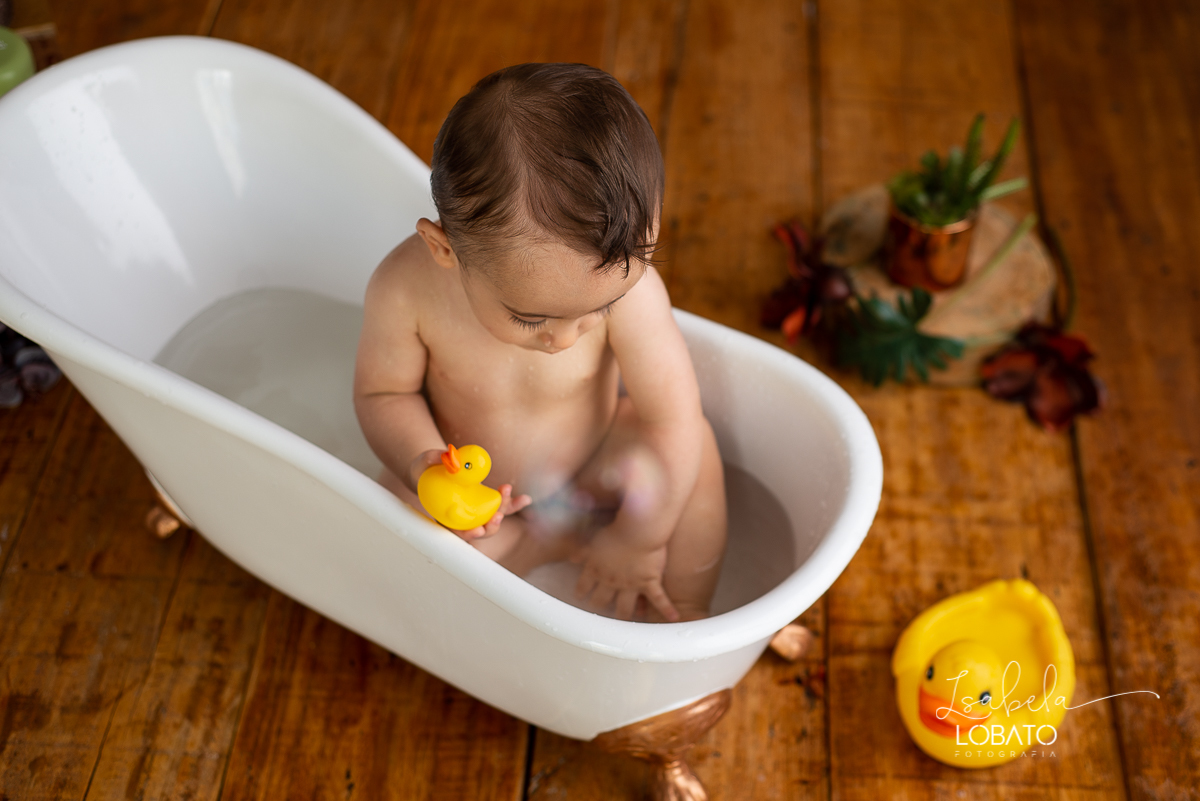 ensaio-a-hora-do-banho-splashy-baby-bebe-na-banheira-banho-de-bebe-fotografa-infantil-book-de-bebe-fases-do-bebe-acompanhamento-fotografico-infantil-fotografa-em-barbacena-antonio-carlos-cipotanea-dores-de-campos-barroso-carandai-estudio-fotografico-em-bq