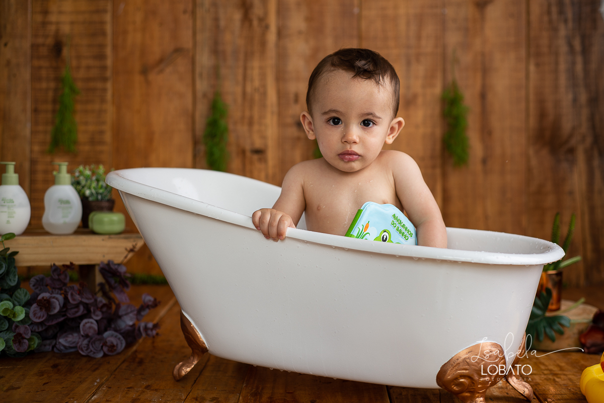 ensaio-a-hora-do-banho-splashy-baby-bebe-na-banheira-banho-de-bebe-fotografa-infantil-book-de-bebe-fases-do-bebe-acompanhamento-fotografico-infantil-fotografa-em-barbacena-antonio-carlos-cipotanea-dores-de-campos-barroso-carandai-estudio-fotografico-em-bq
