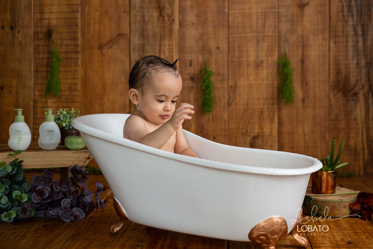 ensaio-a-hora-do-banho-splashy-baby-bebe-na-banheira-banho-de-bebe-fotografa-infantil-book-de-bebe-fases-do-bebe-acompanhamento-fotografico-infantil-fotografa-em-barbacena-antonio-carlos-cipotanea-dores-de-campos-barroso-carandai-estudio-fotografico-em-bq