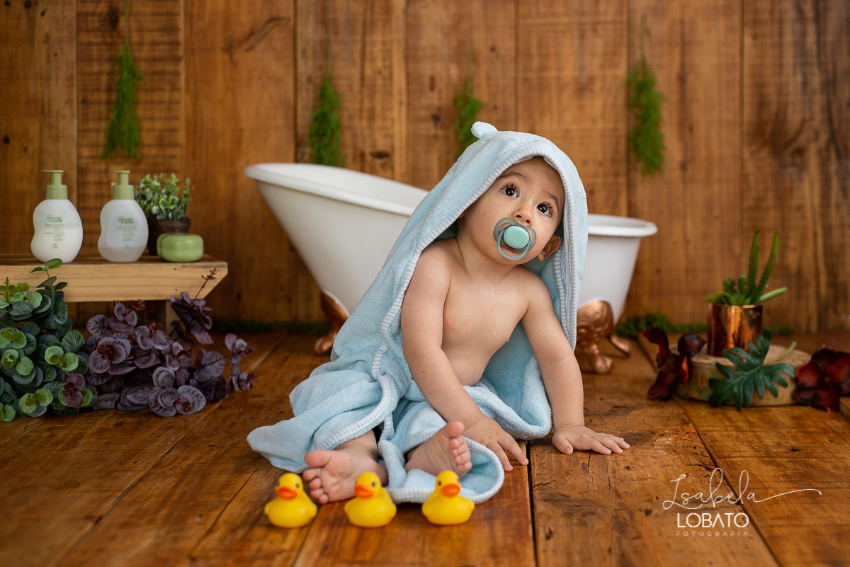 ensaio-a-hora-do-banho-splashy-baby-bebe-na-banheira-banho-de-bebe-fotografa-infantil-book-de-bebe-fases-do-bebe-acompanhamento-fotografico-infantil-fotografa-em-barbacena-antonio-carlos-cipotanea-dores-de-campos-barroso-carandai-estudio-fotografico-em-bq