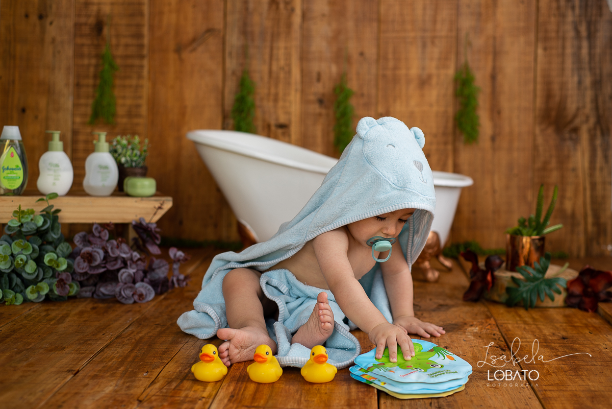 ensaio-a-hora-do-banho-splashy-baby-bebe-na-banheira-banho-de-bebe-fotografa-infantil-book-de-bebe-fases-do-bebe-acompanhamento-fotografico-infantil-fotografa-em-barbacena-antonio-carlos-cipotanea-dores-de-campos-barroso-carandai-estudio-fotografico-em-bq