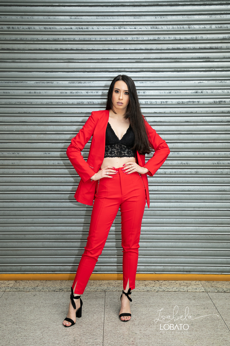 ensaio-urbano-feminino-ensaio-externo-noturno-ensaio-urbano-noturno-ensaio-boudoir-luz-noturna-iso-luz-de-estudio-retratos-femininos-fotografa-de-mulheres-ensaios-feminino-sensual-barbana-estudio-fotografico-barbacena-melhor fotografa-de-barbacena-isabela