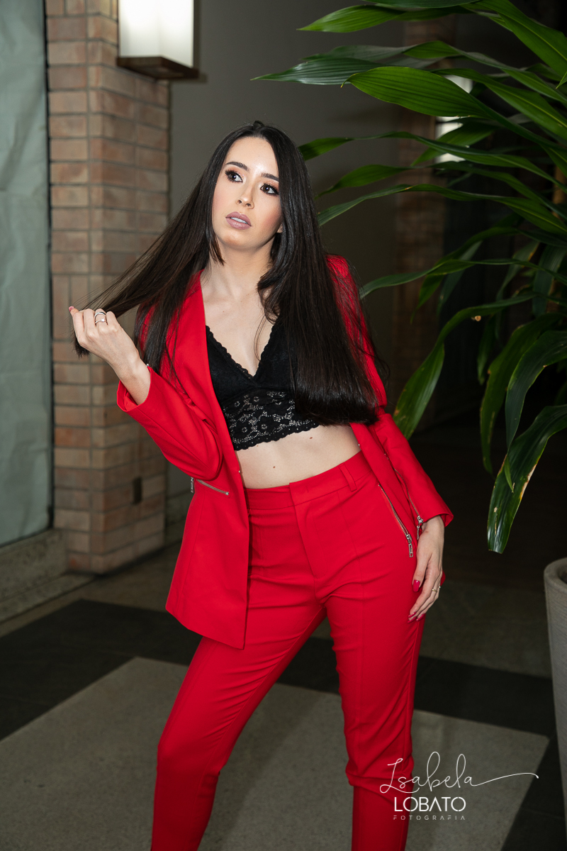 ensaio-urbano-feminino-ensaio-externo-noturno-ensaio-urbano-noturno-ensaio-boudoir-luz-noturna-iso-luz-de-estudio-retratos-femininos-fotografa-de-mulheres-ensaios-feminino-sensual-barbana-estudio-fotografico-barbacena-melhor fotografa-de-barbacena-isabela