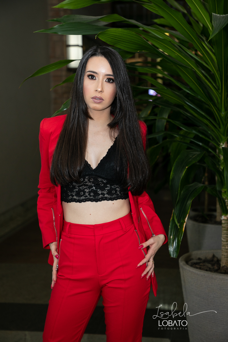 ensaio-urbano-feminino-ensaio-externo-noturno-ensaio-urbano-noturno-ensaio-boudoir-luz-noturna-iso-luz-de-estudio-retratos-femininos-fotografa-de-mulheres-ensaios-feminino-sensual-barbana-estudio-fotografico-barbacena-melhor fotografa-de-barbacena-isabela