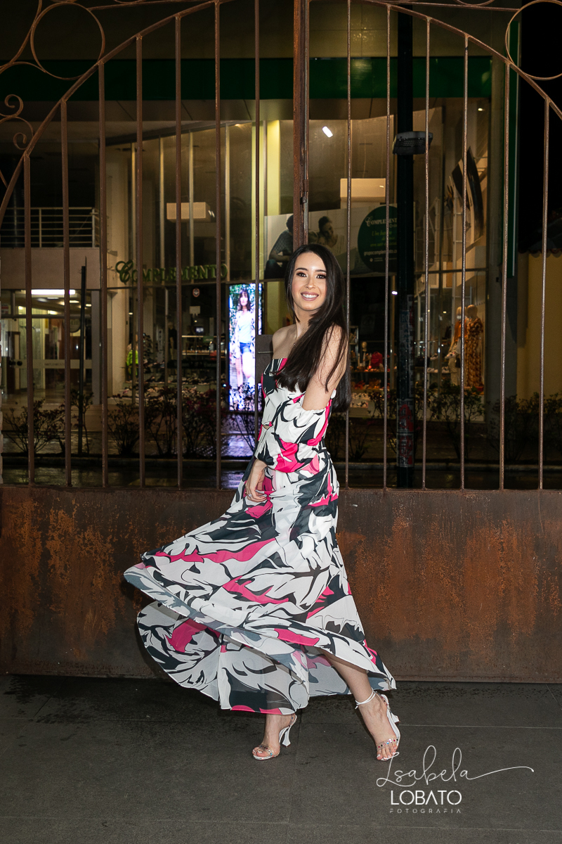 ensaio-urbano-feminino-ensaio-externo-noturno-ensaio-urbano-noturno-ensaio-boudoir-luz-noturna-iso-luz-de-estudio-retratos-femininos-fotografa-de-mulheres-ensaios-feminino-sensual-barbana-estudio-fotografico-barbacena-melhor fotografa-de-barbacena-isabela