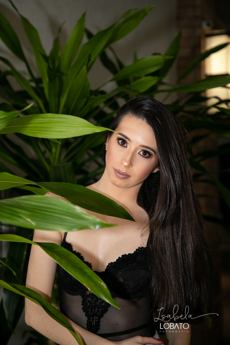 ensaio-urbano-feminino-ensaio-externo-noturno-ensaio-urbano-noturno-ensaio-boudoir-luz-noturna-iso-luz-de-estudio-retratos-femininos-fotografa-de-mulheres-ensaios-feminino-sensual-barbana-estudio-fotografico-barbacena-melhor fotografa-de-barbacena-isabela