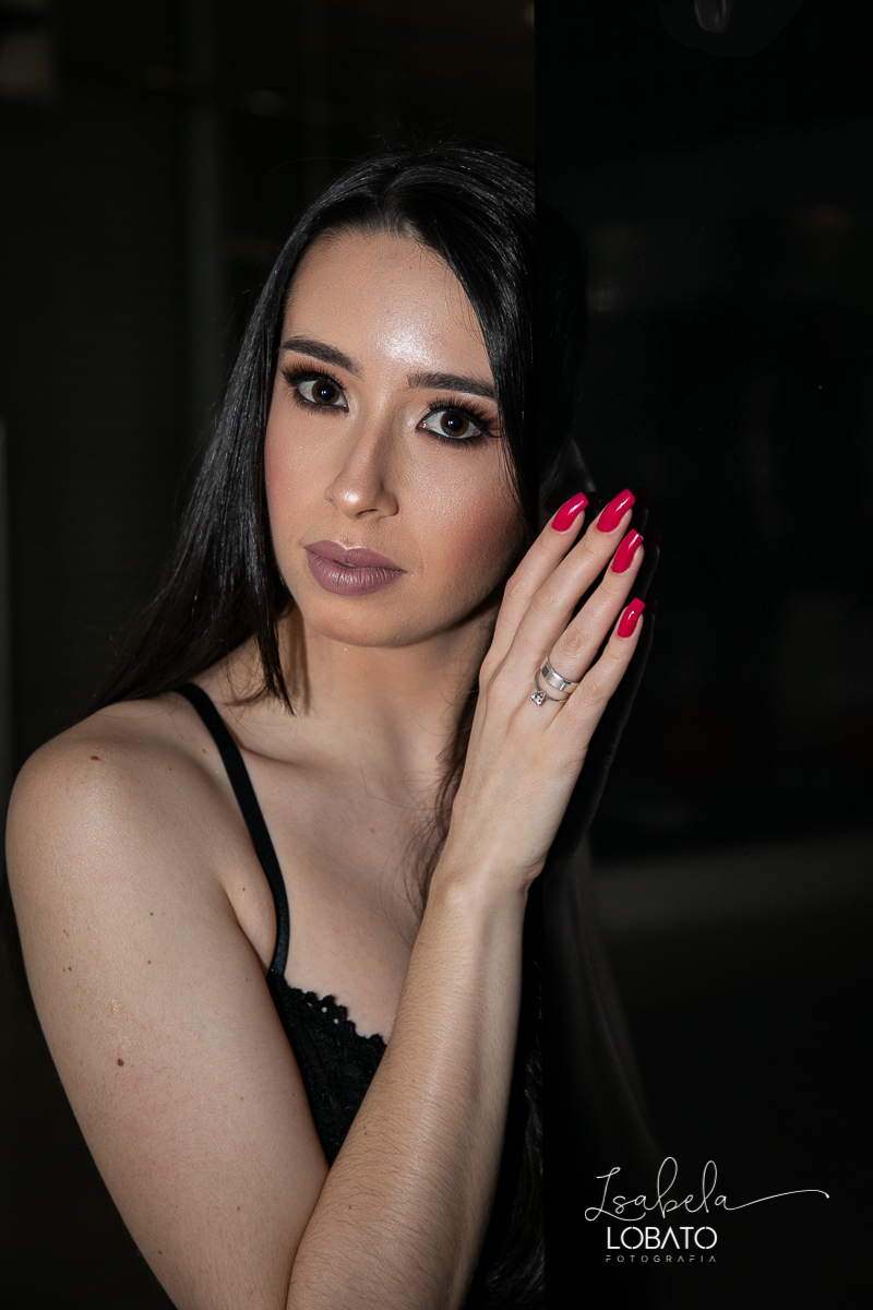 ensaio-urbano-feminino-ensaio-externo-noturno-ensaio-urbano-noturno-ensaio-boudoir-luz-noturna-iso-luz-de-estudio-retratos-femininos-fotografa-de-mulheres-ensaios-feminino-sensual-barbana-estudio-fotografico-barbacena-melhor fotografa-de-barbacena-isabela