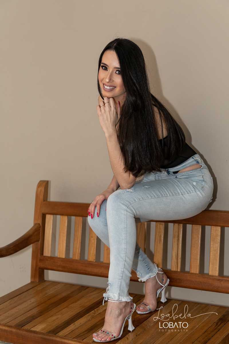 ensaio-urbano-feminino-ensaio-externo-noturno-ensaio-urbano-noturno-ensaio-boudoir-luz-noturna-iso-luz-de-estudio-retratos-femininos-fotografa-de-mulheres-ensaios-feminino-sensual-barbana-estudio-fotografico-barbacena-melhor fotografa-de-barbacena-isabela