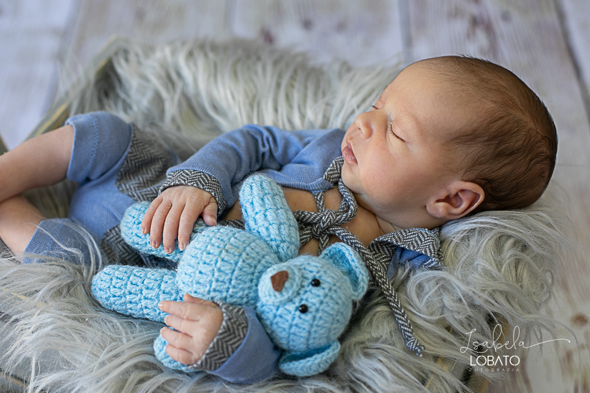 ensaio-newborn-fotografia-de-bebe-recem-nascido-book-de-recem-nascido-fotografa-de-recem-nascido-em-barbacena-alto-rio-doce-capela-nova-cipotanea-senhora-dos-remeidios-carndai-melhor-fototgrafa-de-barbacena-e-regiao-isabela-lobato-estudio-fotografico-bebe