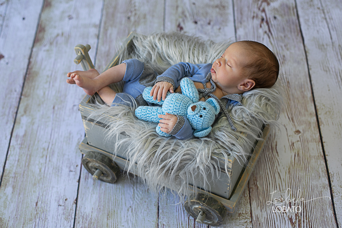 ensaio-newborn-fotografia-de-bebe-recem-nascido-book-de-recem-nascido-fotografa-de-recem-nascido-em-barbacena-alto-rio-doce-capela-nova-cipotanea-senhora-dos-remeidios-carndai-melhor-fototgrafa-de-barbacena-e-regiao-isabela-lobato-estudio-fotografico-bebe