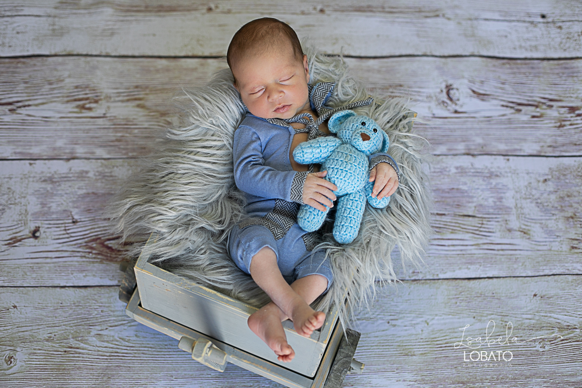 ensaio-newborn-fotografia-de-bebe-recem-nascido-book-de-recem-nascido-fotografa-de-recem-nascido-em-barbacena-alto-rio-doce-capela-nova-cipotanea-senhora-dos-remeidios-carndai-melhor-fototgrafa-de-barbacena-e-regiao-isabela-lobato-estudio-fotografico-bebe
