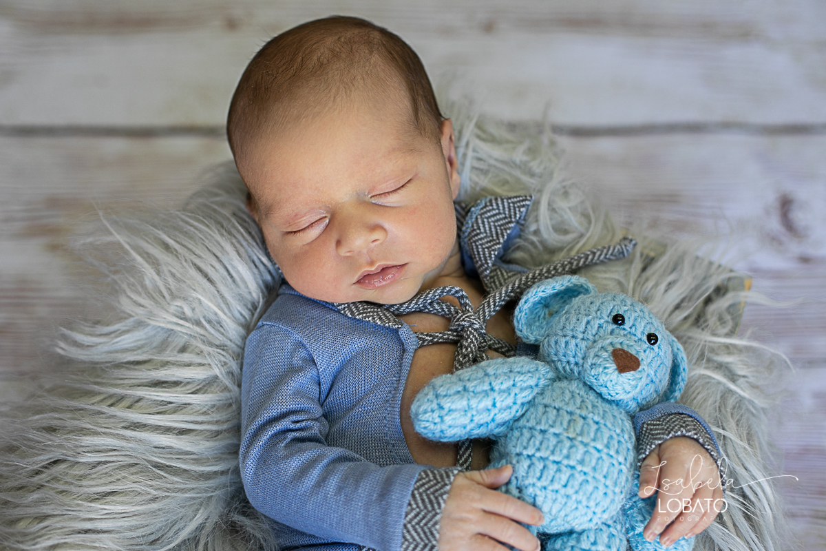 ensaio-newborn-fotografia-de-bebe-recem-nascido-book-de-recem-nascido-fotografa-de-recem-nascido-em-barbacena-alto-rio-doce-capela-nova-cipotanea-senhora-dos-remeidios-carndai-melhor-fototgrafa-de-barbacena-e-regiao-isabela-lobato-estudio-fotografico-bebe