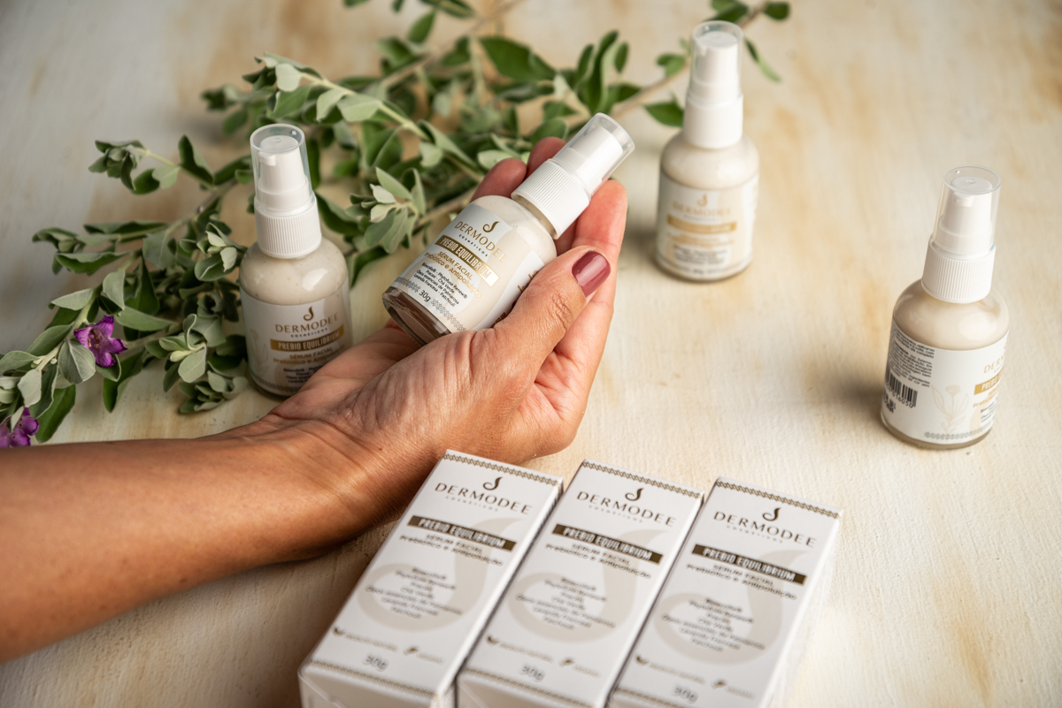 fotografia-still-fotografia-de-produtos-foto-cosmeticos-fotografa-de-produtos-em-barbacena-minas-gerais-fotografa-still-produtos-de-beleza-cosmeticos-dermodee-luciary-farmaceutica-produto-manipulado-marketing-de-produtos-mkt-fotografia-de-produtos-bq