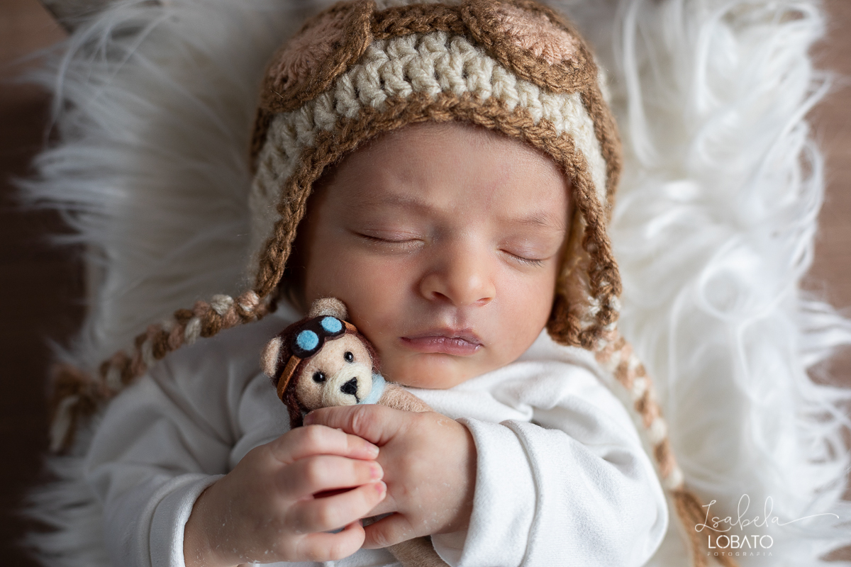 ensaio-fotografico-de-recem-nascido-fotografia-de-bebes-ensaio-newborn-bebe-recem-nascido-fotos-fotografa-de-bebes-em-barbacena-props-roupa-newborn-melhor-fotografa-de-barbacena-estudio-fotografico-infantil-isabela-lobato-fotografia-barbacena-minas-mg