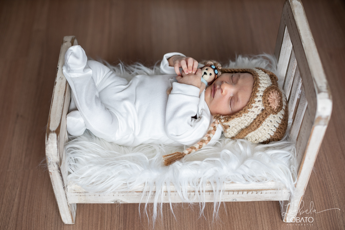 ensaio-fotografico-de-recem-nascido-fotografia-de-bebes-ensaio-newborn-bebe-recem-nascido-fotos-fotografa-de-bebes-em-barbacena-props-roupa-newborn-melhor-fotografa-de-barbacena-estudio-fotografico-infantil-isabela-lobato-fotografia-barbacena-minas-mg