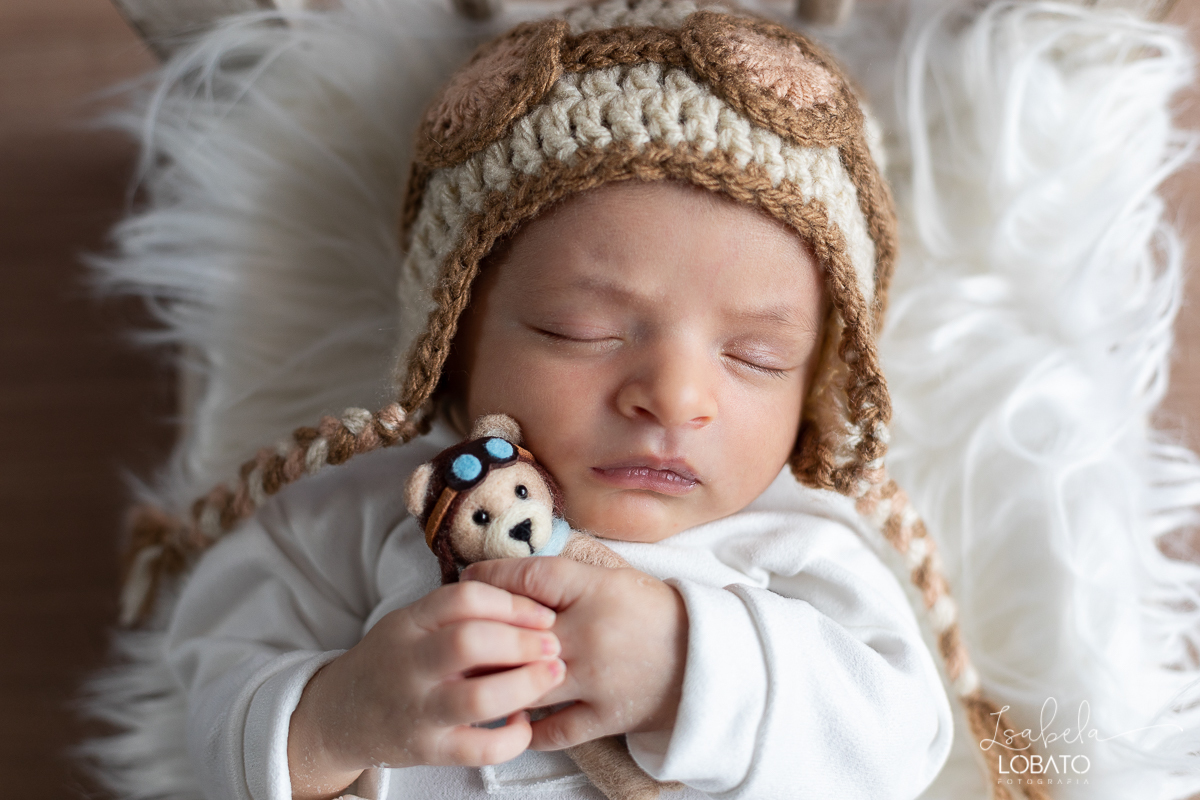 ensaio-fotografico-de-recem-nascido-fotografia-de-bebes-ensaio-newborn-bebe-recem-nascido-fotos-fotografa-de-bebes-em-barbacena-props-roupa-newborn-melhor-fotografa-de-barbacena-estudio-fotografico-infantil-isabela-lobato-fotografia-barbacena-minas-mg