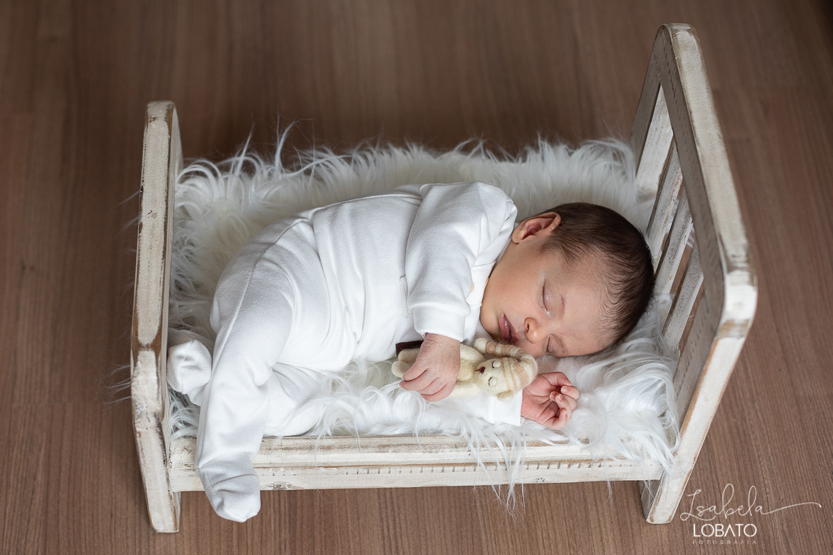 ensaio-fotografico-de-recem-nascido-fotografia-de-bebes-ensaio-newborn-bebe-recem-nascido-fotos-fotografa-de-bebes-em-barbacena-props-roupa-newborn-melhor-fotografa-de-barbacena-estudio-fotografico-infantil-isabela-lobato-fotografia-barbacena-minas-mg
