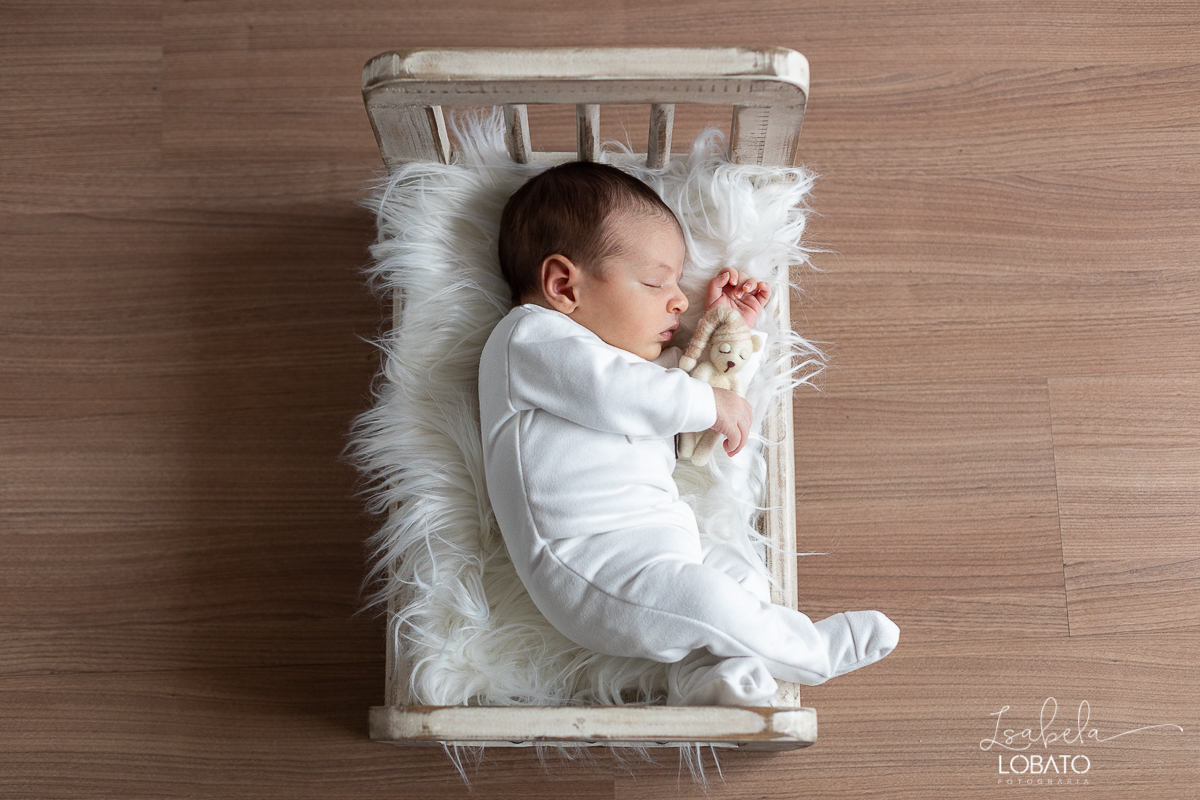 ensaio-fotografico-de-recem-nascido-fotografia-de-bebes-ensaio-newborn-bebe-recem-nascido-fotos-fotografa-de-bebes-em-barbacena-props-roupa-newborn-melhor-fotografa-de-barbacena-estudio-fotografico-infantil-isabela-lobato-fotografia-barbacena-minas-mg